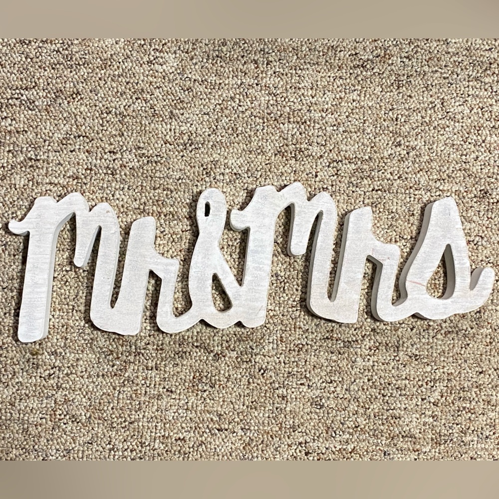 Mr & Mrs Sign